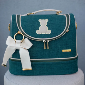 Frasqueira Baú - Linho Verde Musgo com Detalhes em Couro Bege Claro e Aplicação de Ursinho