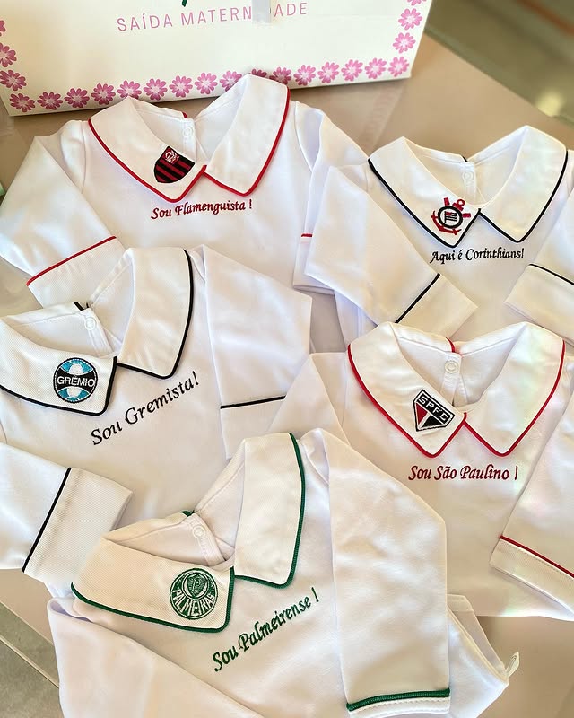 PROMOÇÃO Kit Saída Maternidade TIME FAVORITO Completa  - Veste Até 4 Meses (Menino)